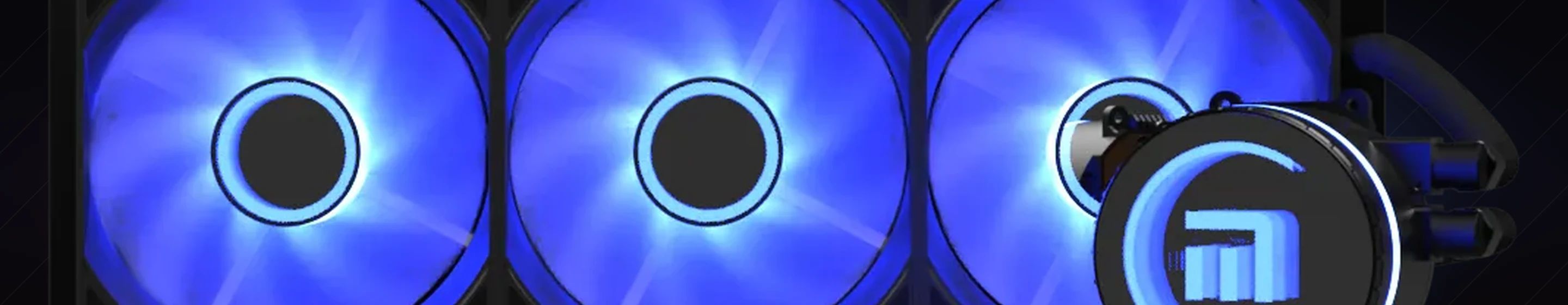 Radiator des Onyx 360 von vorn, seine drei Lüfter blau beleuchtet über die gesamte Breite