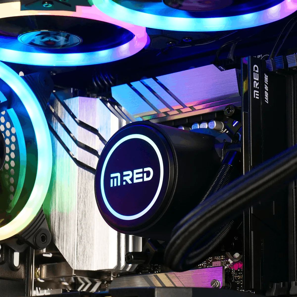 PC Gamer M.RED CBT087-03 : gros plan sur la pompe du watercooling