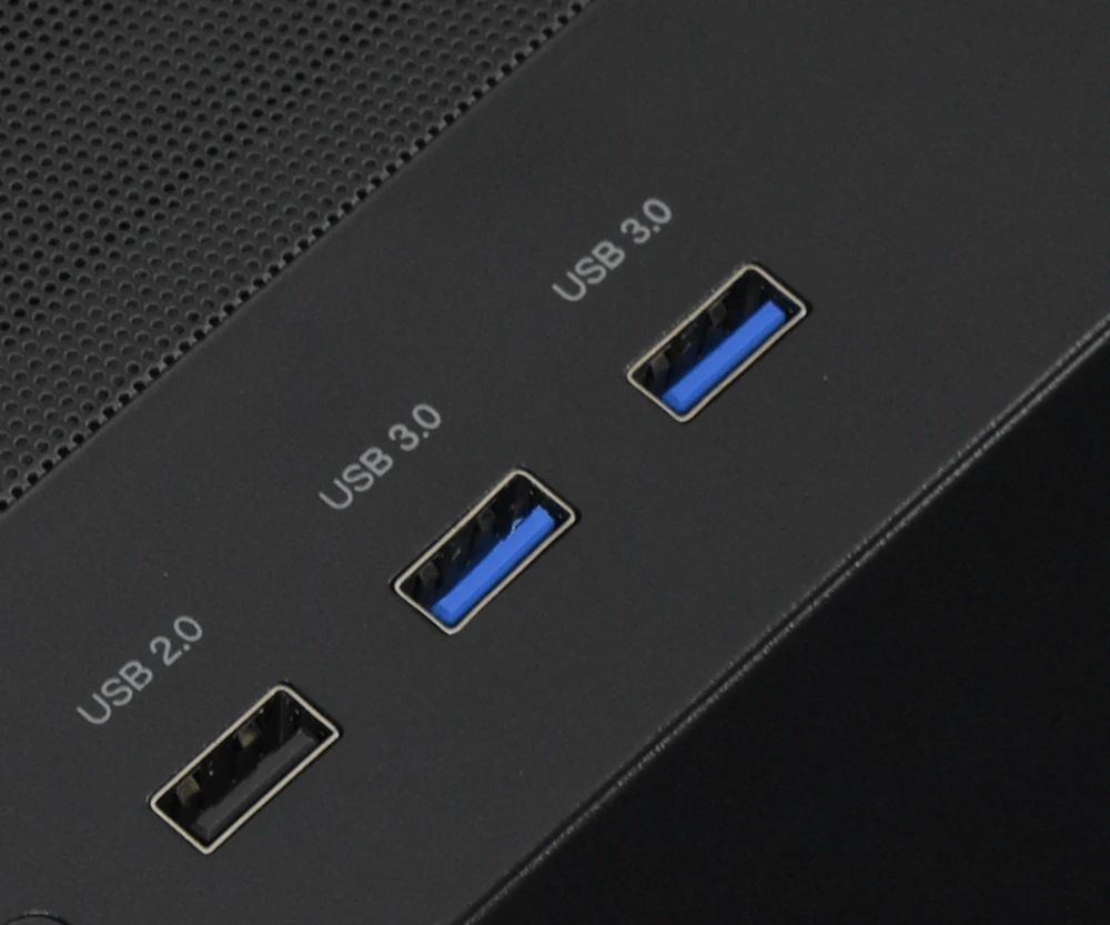 Dessus du CBT082-03 : ports USB 2.0 et USB 3.0 gravés sur le châssis