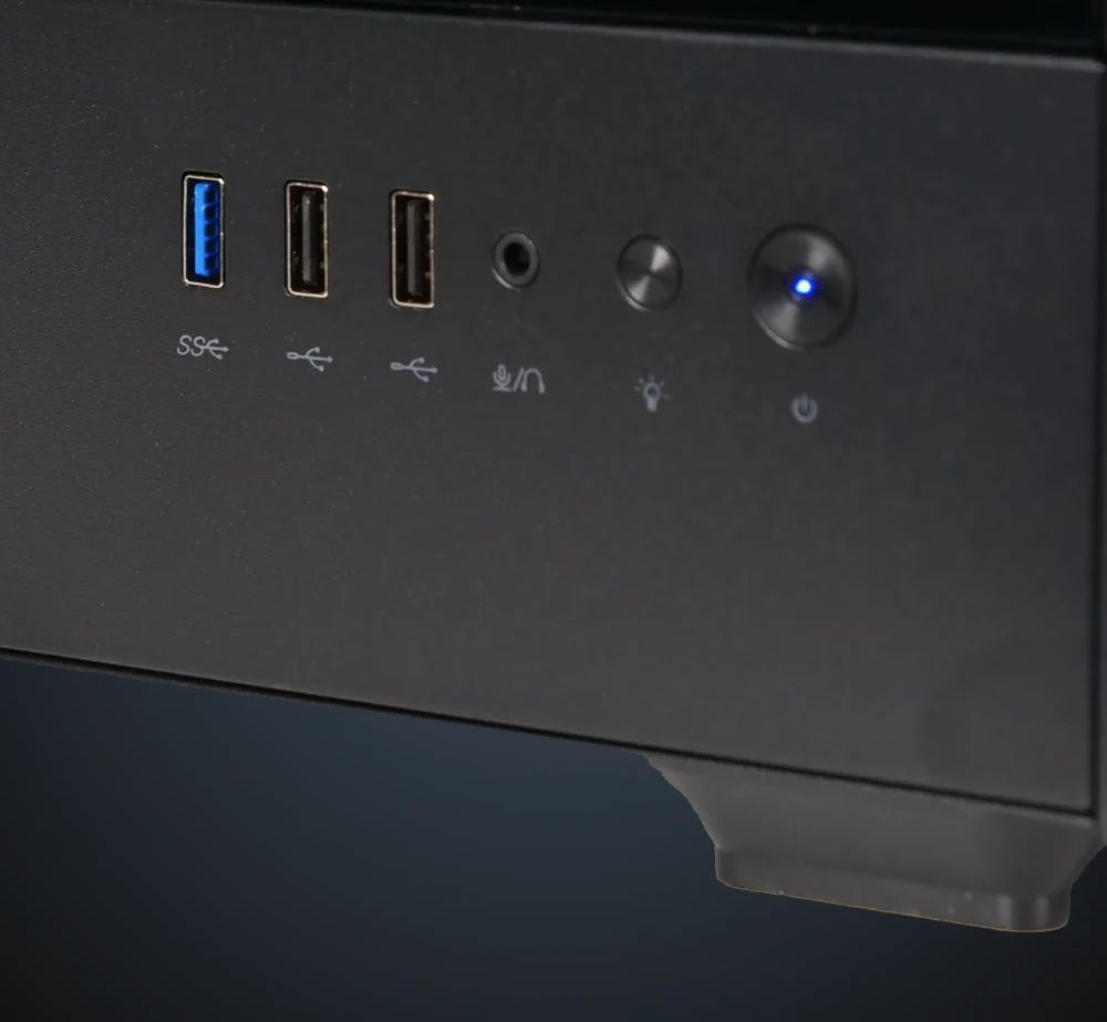 Dessus du boîtier : ports USB, prise casque, commande d’éclairage et bouton de marche