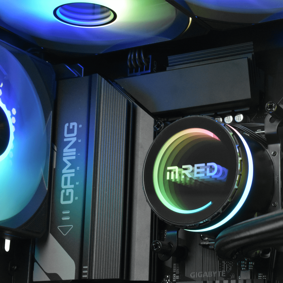 PC Gamer M.RED CBT082-03 : gros plan sur la pompe du watercooling ONYX 360
