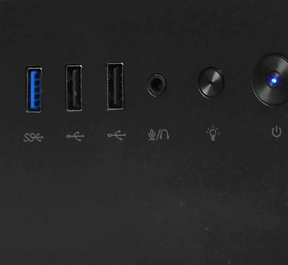 Dessus du boîtier : ports USB, prise casque, commande d’éclairage et bouton de marche